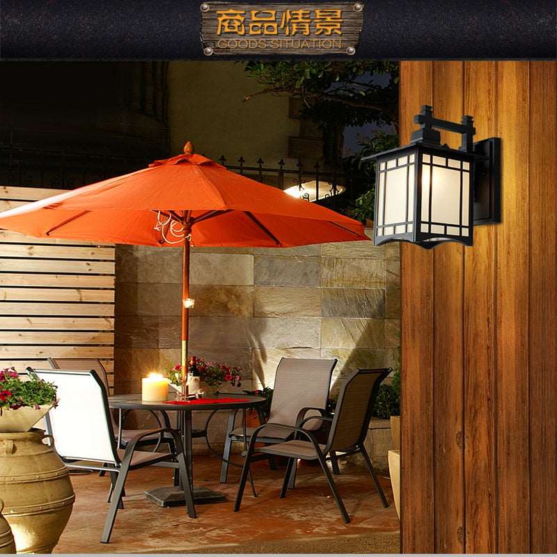 American outdoor solar balcony corridor corridor waterproof villa new rural outdoor gate courtyard European wall lamp