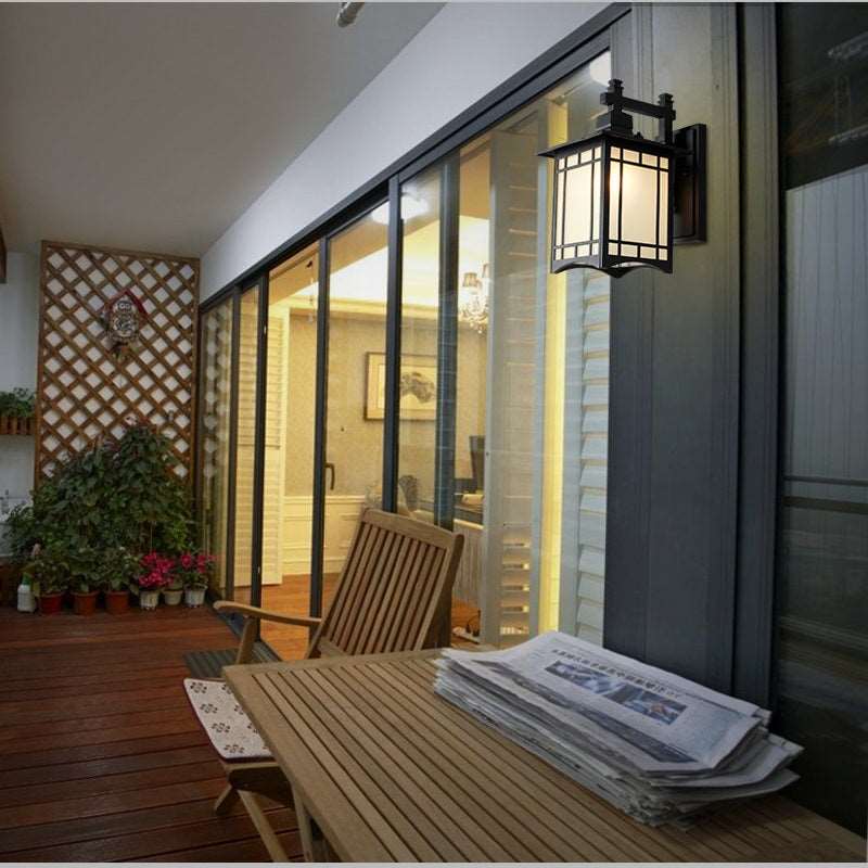 American outdoor solar balcony corridor corridor waterproof villa new rural outdoor gate courtyard European wall lamp