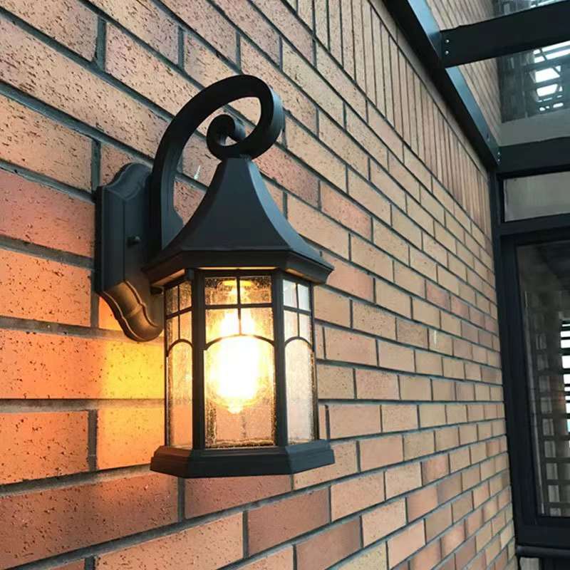 American outdoor solar balcony corridor corridor waterproof villa new rural outdoor gate courtyard European wall lamp