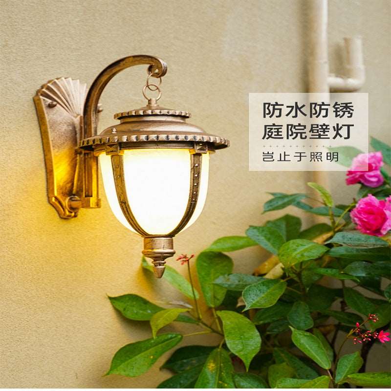 American outdoor solar balcony corridor corridor waterproof villa new rural outdoor gate courtyard European wall lamp