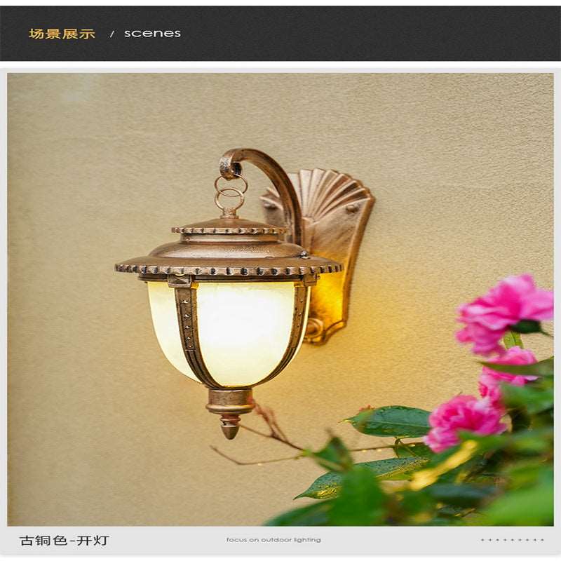 American outdoor solar balcony corridor corridor waterproof villa new rural outdoor gate courtyard European wall lamp