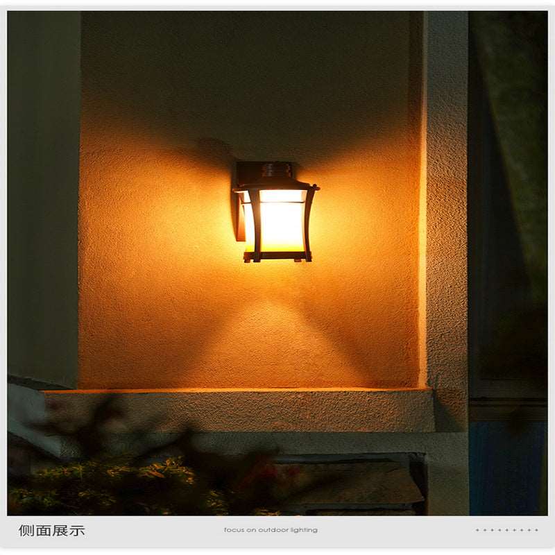 American outdoor solar balcony corridor corridor waterproof villa new rural outdoor gate courtyard European wall lamp